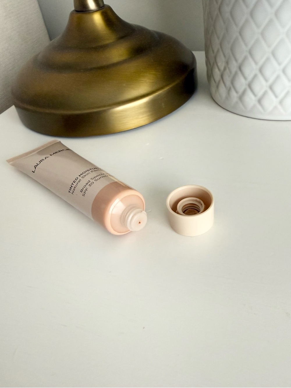 FREE w/any Purchase Laura Mercier Tinted Moisturizer 2N1 - Picture 4 of 11